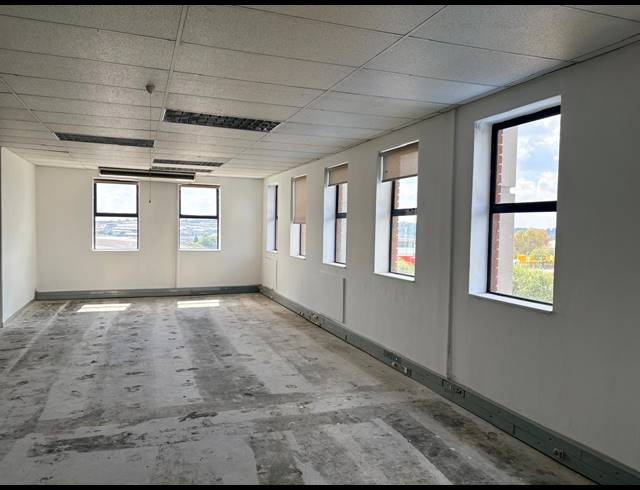 750M² OFFICE TO LET IN RANDJESPARK